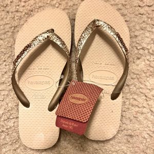Havaianas Girls size 2 with tags (glitter) flip flops